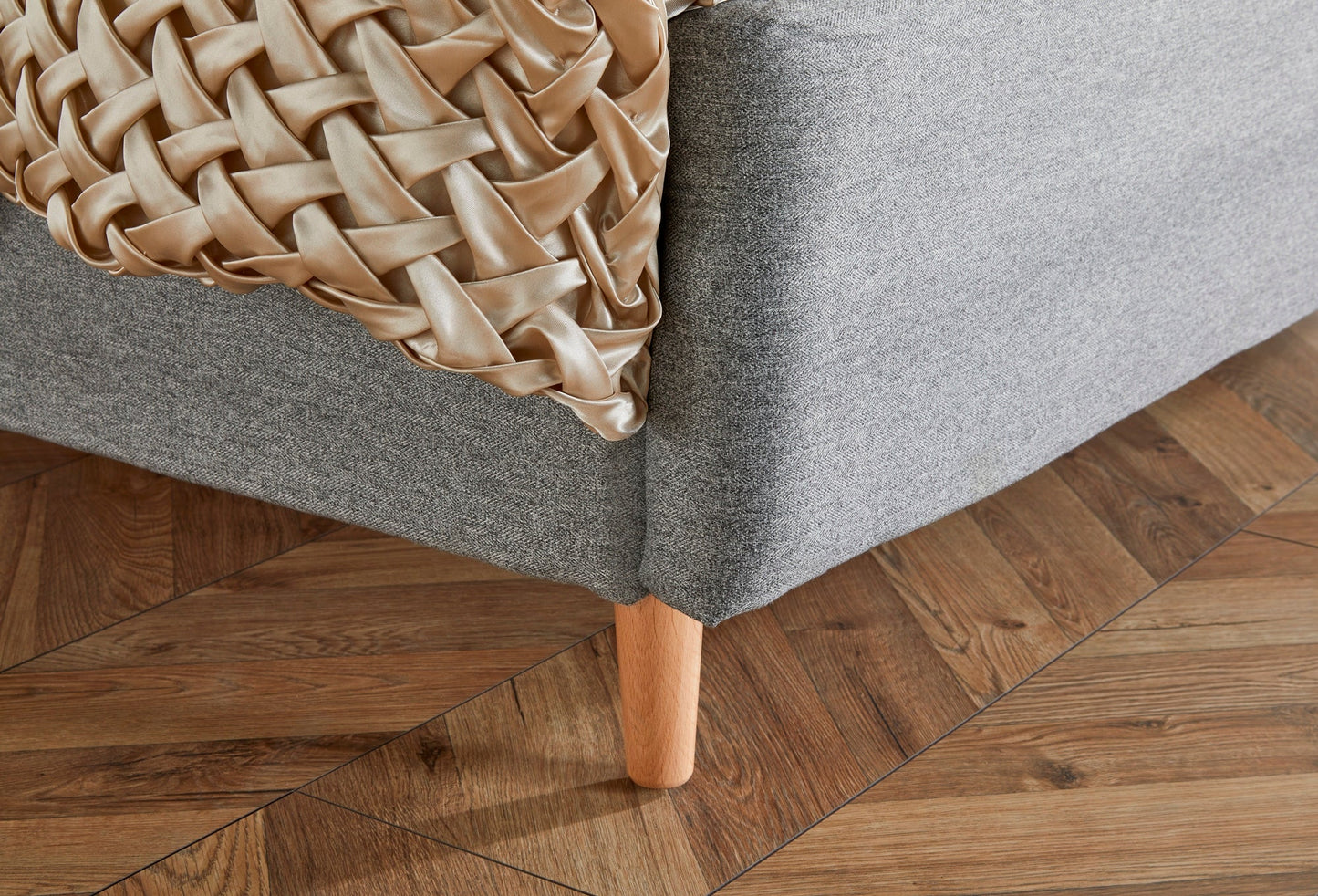 Lennon Upholstered bed with Chesterfield headboard and high footboard