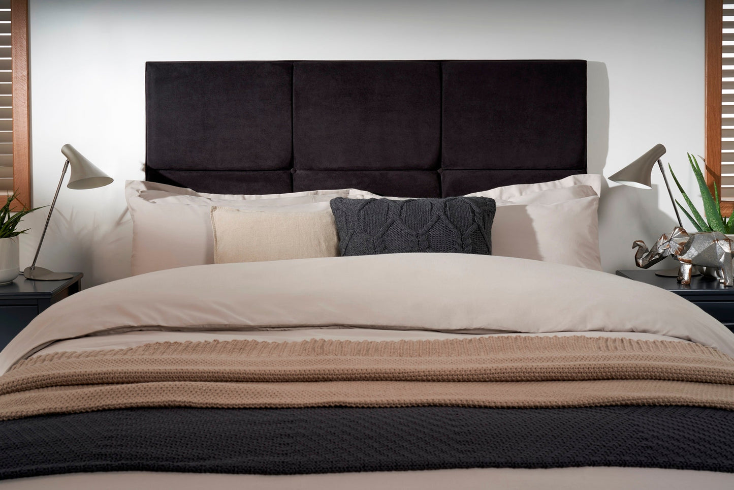 Bowie Contemporary button-backed upholstered strutted mount headboard